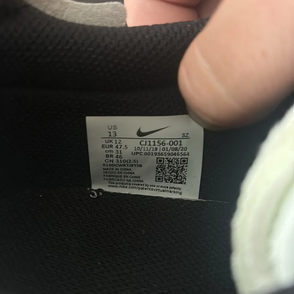 Nike Black and Green Men's Shoes - Picture 5 of 5